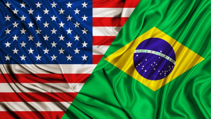 Bandeiras dos Estados Unidos e do Brasil lado a lado