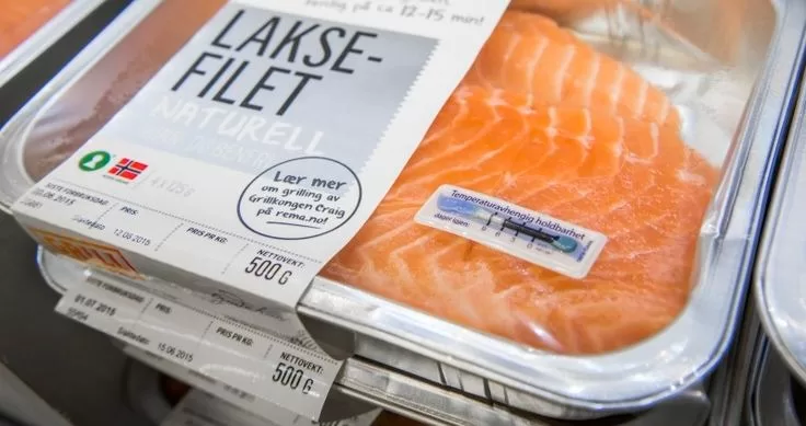 Etiquetas Fresh Meter OnVu para pescado; o centro muda de azul para cinza conforme a perda de frescor.