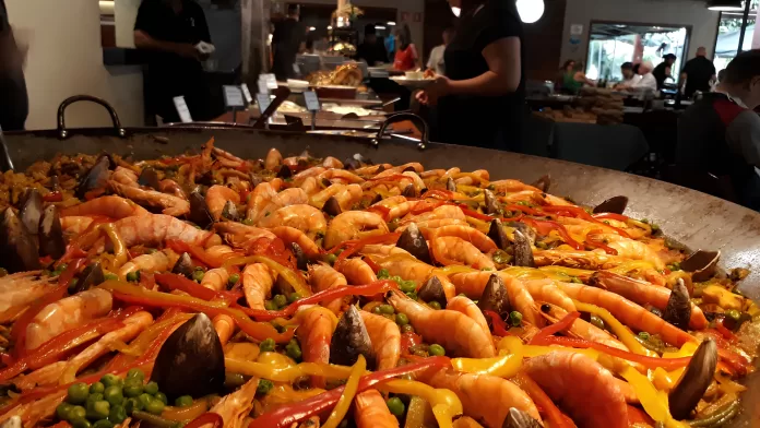 Paella à Marinera servida no Festival do Pescado e Frutos do Mar da Ceagesp
