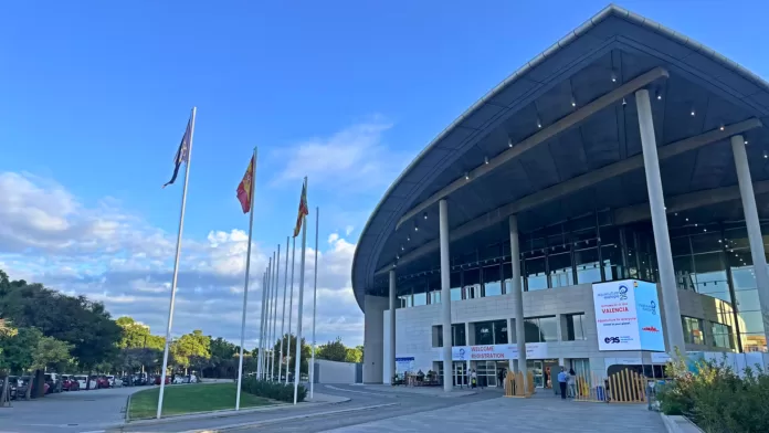 Entrada principal do Centro de Congressos de Valência durante o Aquaculture Europe 2025
