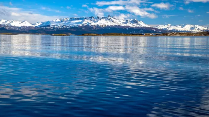 Costa da Tierra del Fuego, na Argentina, onde o cultivo de salmão voltou a ser autorizado