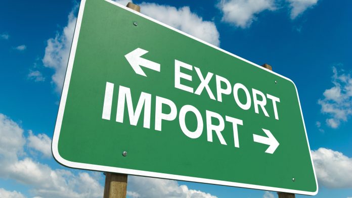 Placa indicando exportação e importação simbolizando comércio internacional e tarifas dos Estados Unidos.