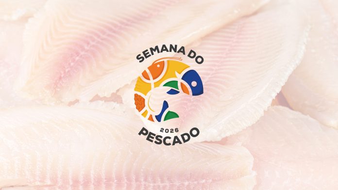 Filés de peixe fresco dispostos em balcão, ilustrando a produção de pescado e aquicultura nacional.