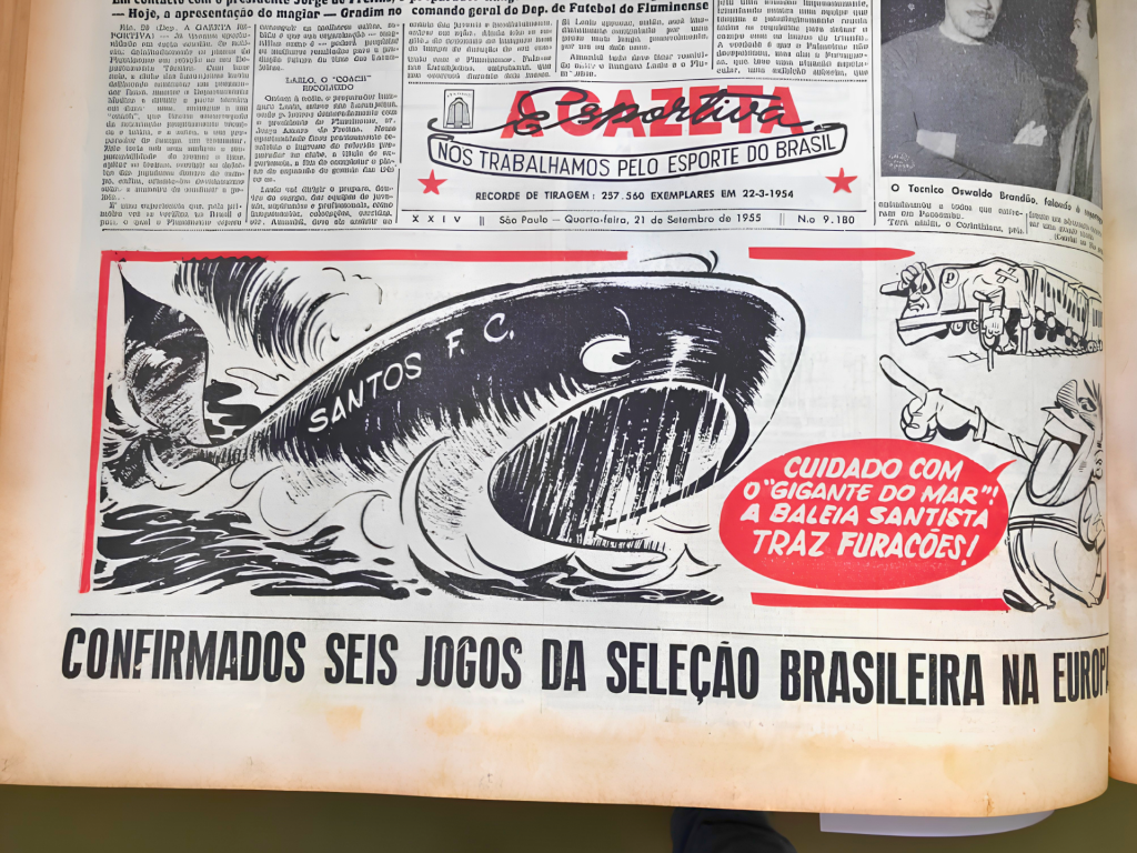 Reprodução de uma página de jornal antiga com uma charge mostrando uma baleia imponente e texto sobre o Santos FC.