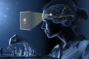 Ilustração conceitual de um perfil humano com conexões cerebrais iluminadas por feixe de luz e microalgas ao fundo.